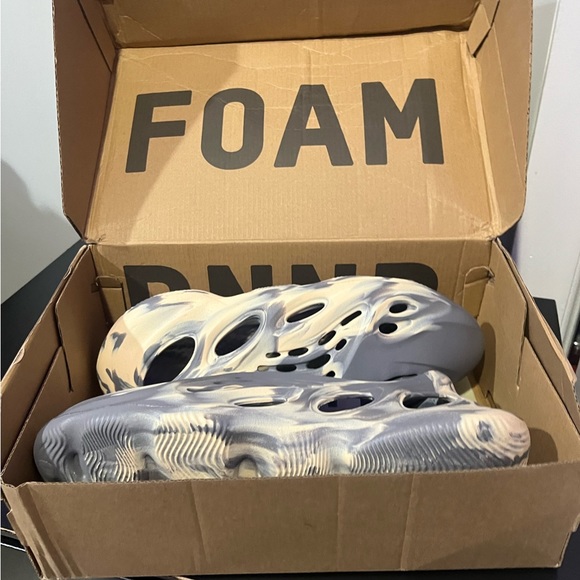 Authentic Foam Runners - Picture 6 of 6
